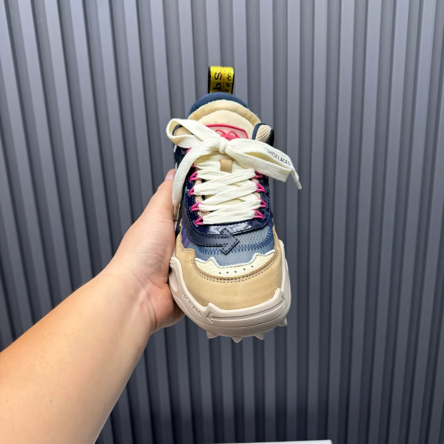 【OFF WHITE】P: 680💰Couple model, Size: Female 35-40; Male 39-44 (customized at 45.46) 2025SS trendy brand OFF WHITE classic popular model, combined outsole, official website original 1:1 developed top-level copy, ️Selected imported high-mercerized matte cowhide splicing breathable mesh ✔️Breathable lining, breathable and comfortable, simple and personalized design, official website rubber outsole.